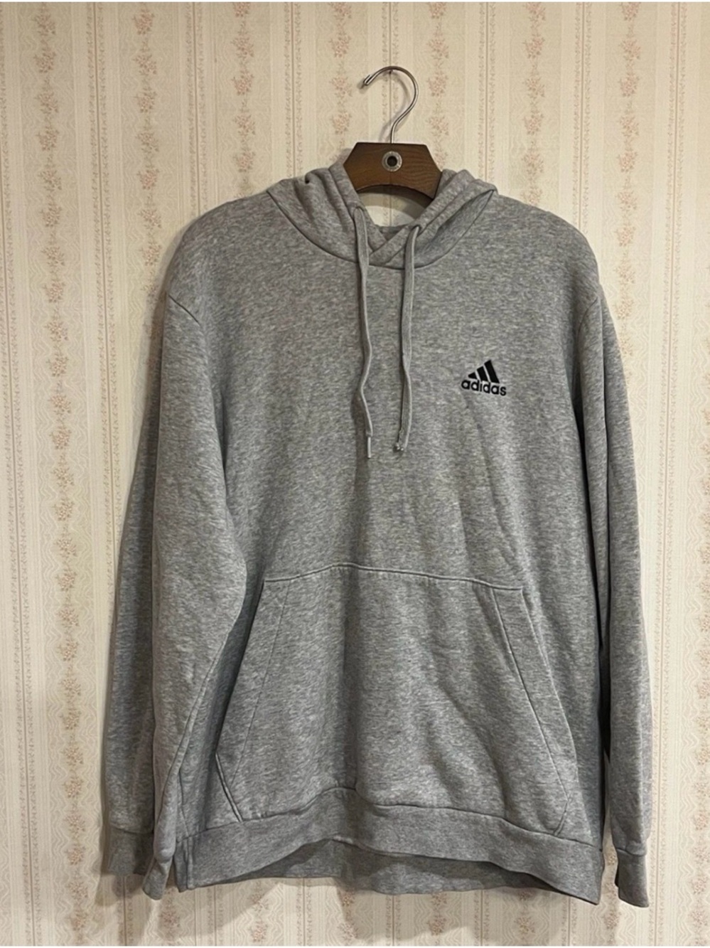 Adidas Men's Gray Pullover Hoodie Sweatshirt